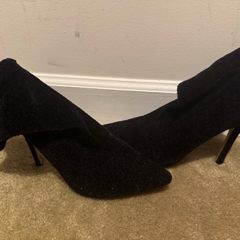 Chic Black Heeled Boots for Women
